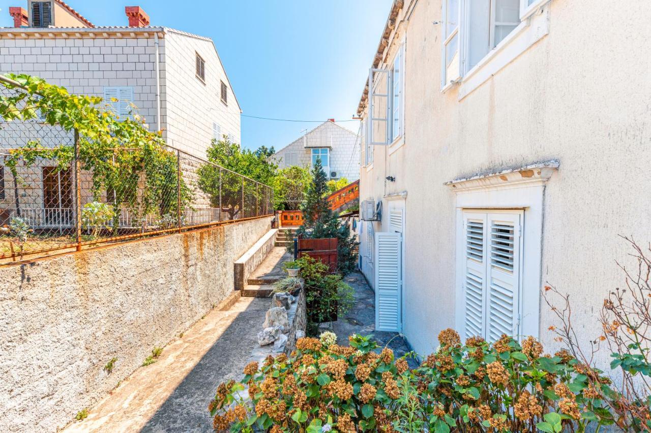 Guesthouse Isabel La Catolica Dubrovnik Bagian luar foto