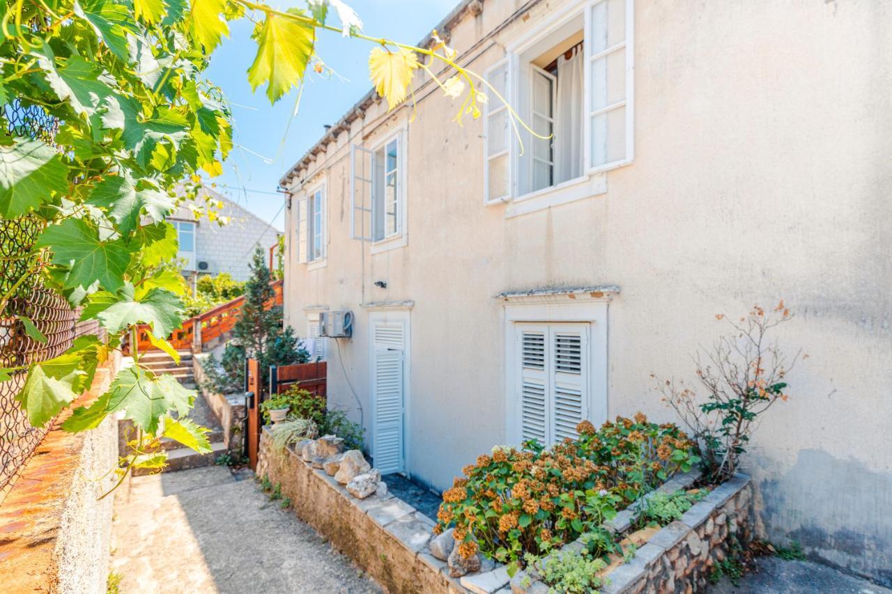Guesthouse Isabel La Catolica Dubrovnik Bagian luar foto