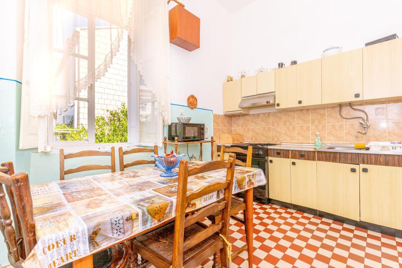 Guesthouse Isabel La Catolica Dubrovnik Bagian luar foto