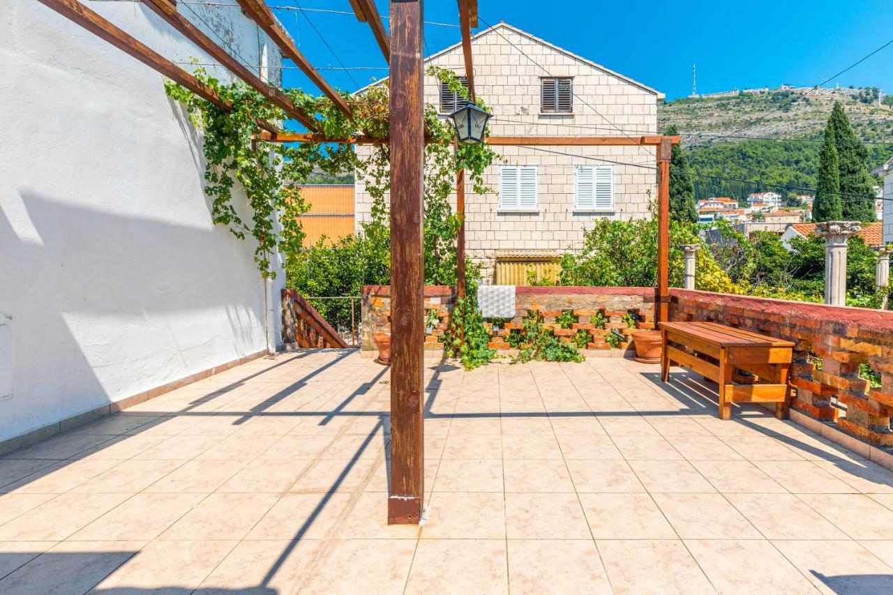 Guesthouse Isabel La Catolica Dubrovnik Bagian luar foto