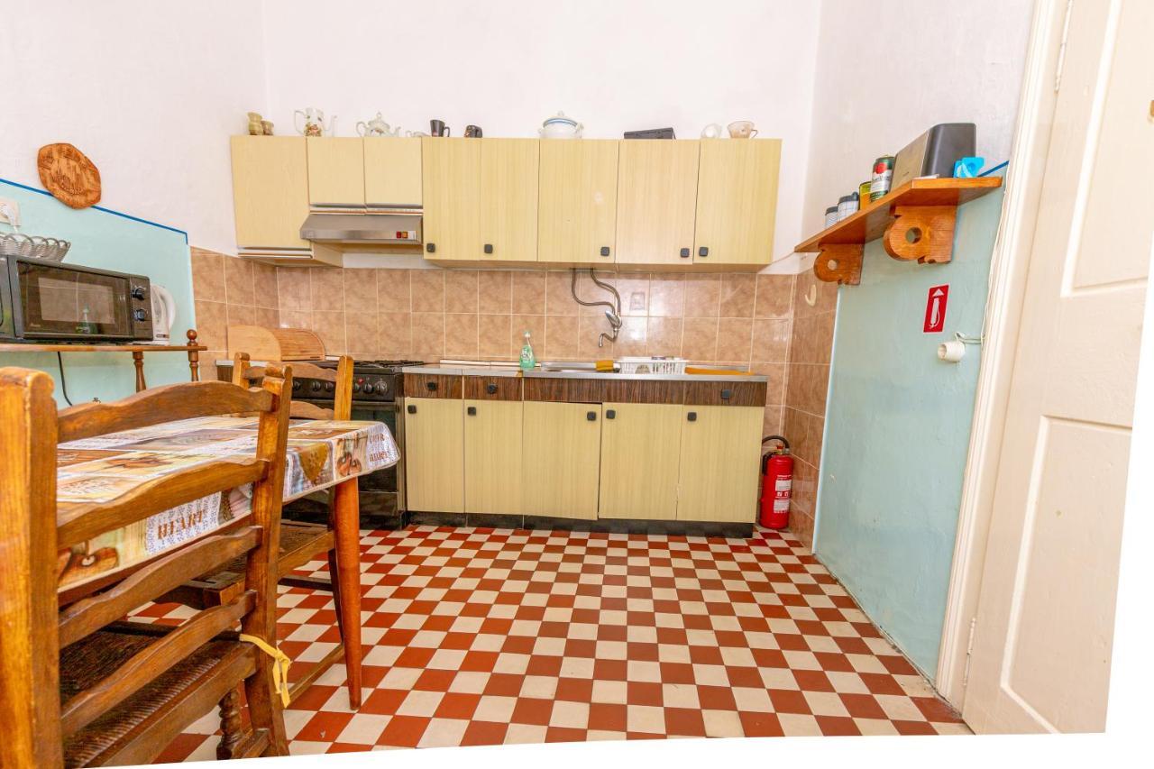 Guesthouse Isabel La Catolica Dubrovnik Bagian luar foto