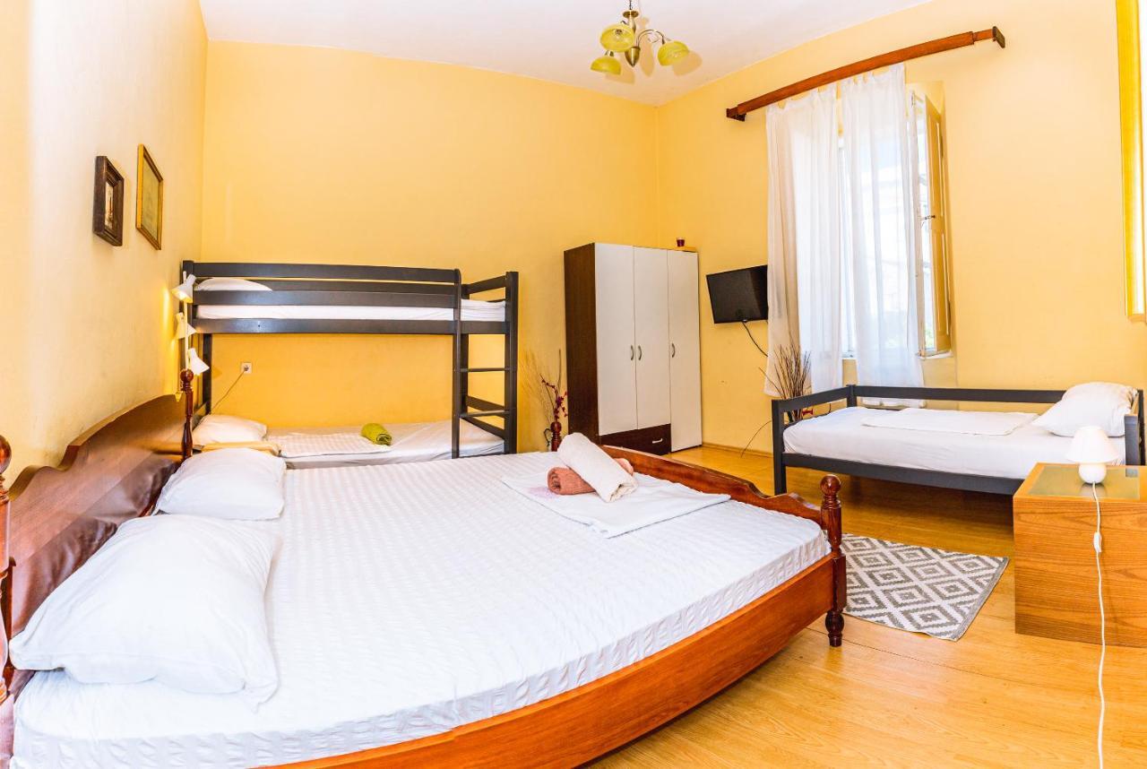 Guesthouse Isabel La Catolica Dubrovnik Bagian luar foto