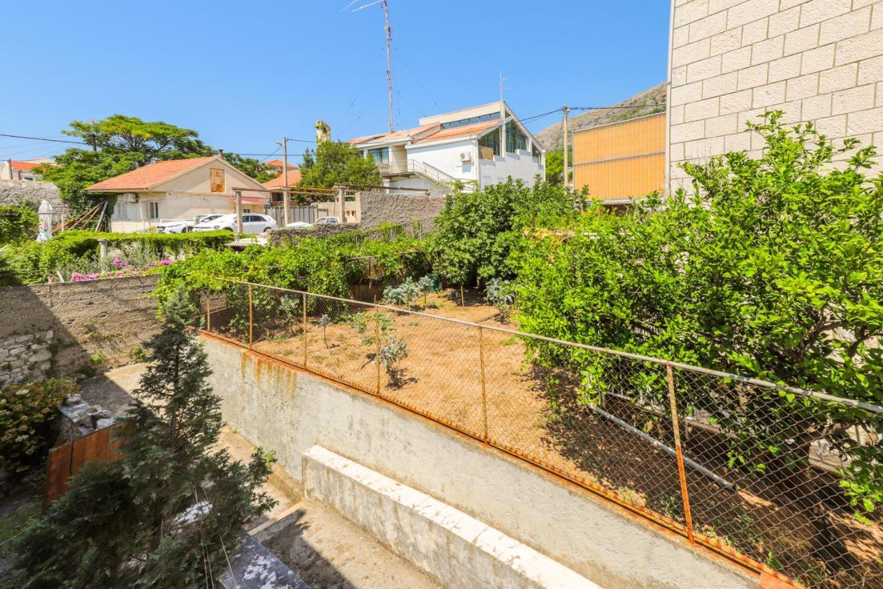 Guesthouse Isabel La Catolica Dubrovnik Bagian luar foto