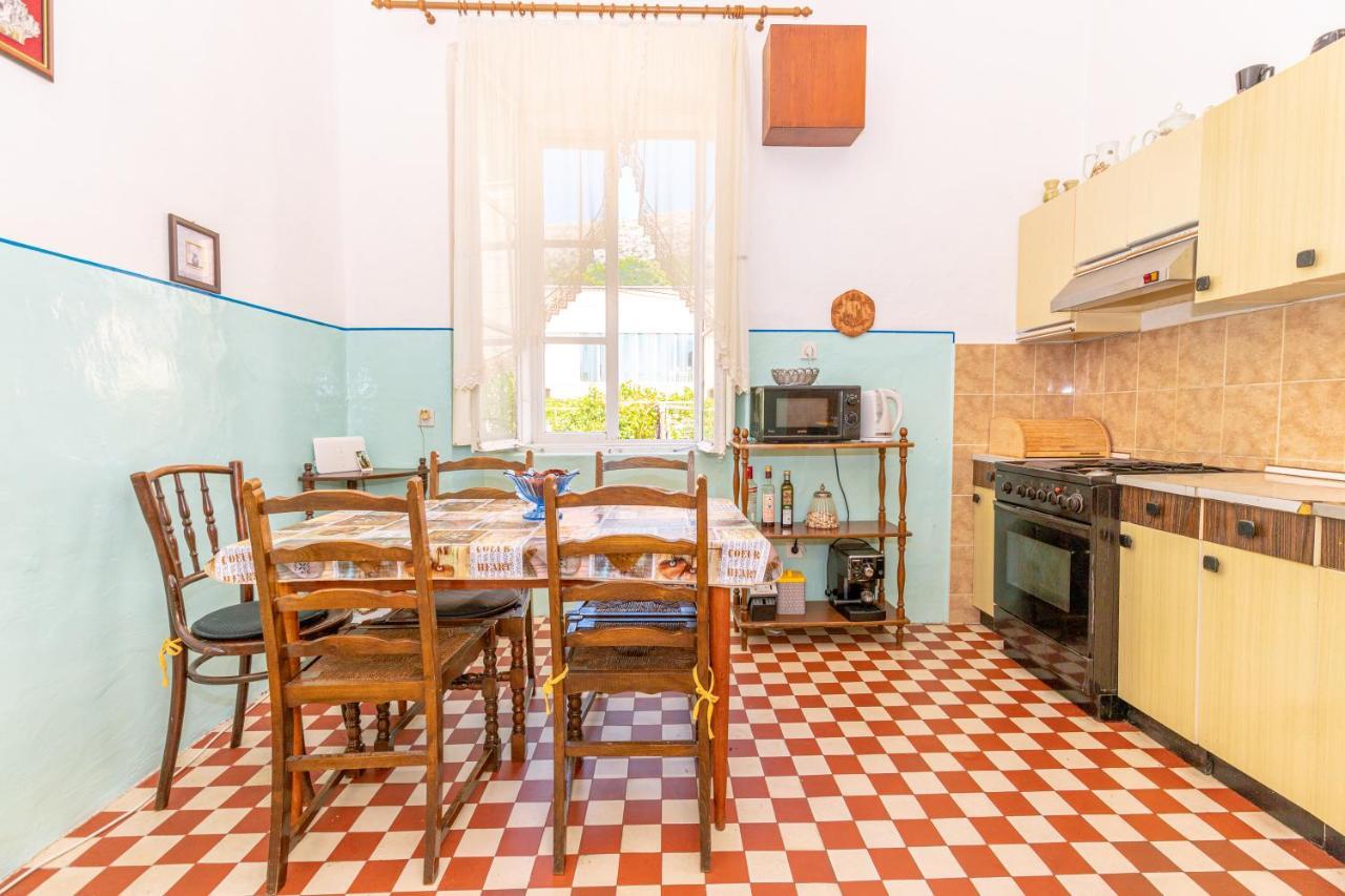 Guesthouse Isabel La Catolica Dubrovnik Bagian luar foto