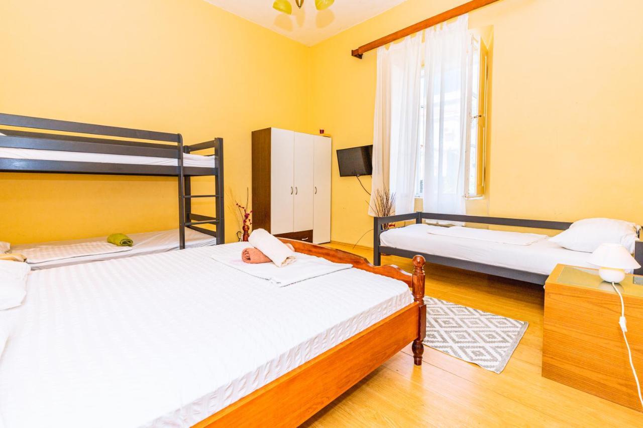 Guesthouse Isabel La Catolica Dubrovnik Bagian luar foto