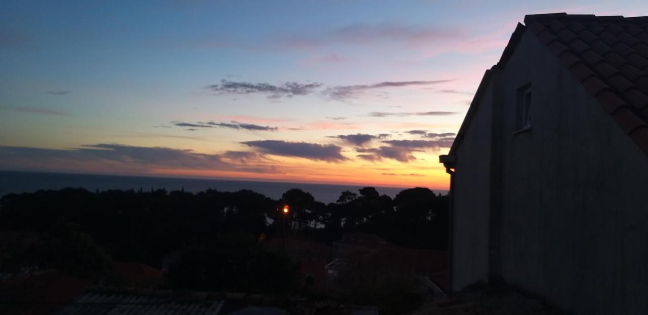 Guesthouse Isabel La Catolica Dubrovnik Bagian luar foto