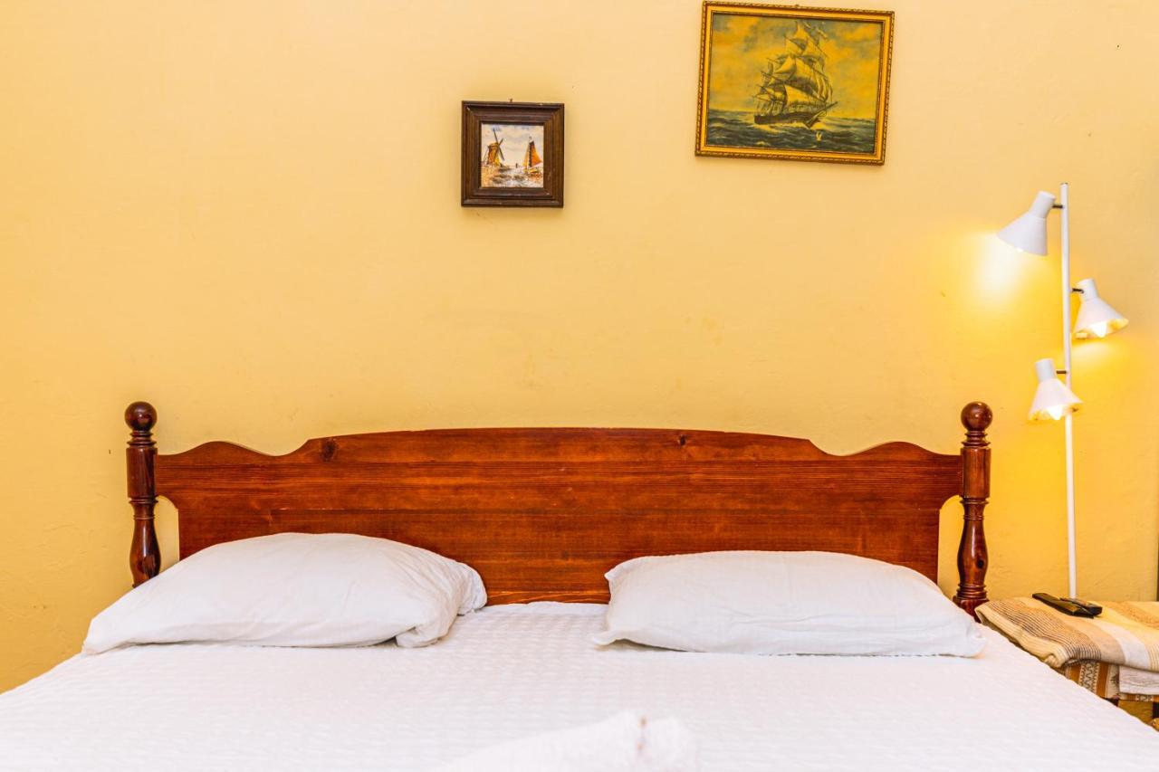 Guesthouse Isabel La Catolica Dubrovnik Bagian luar foto