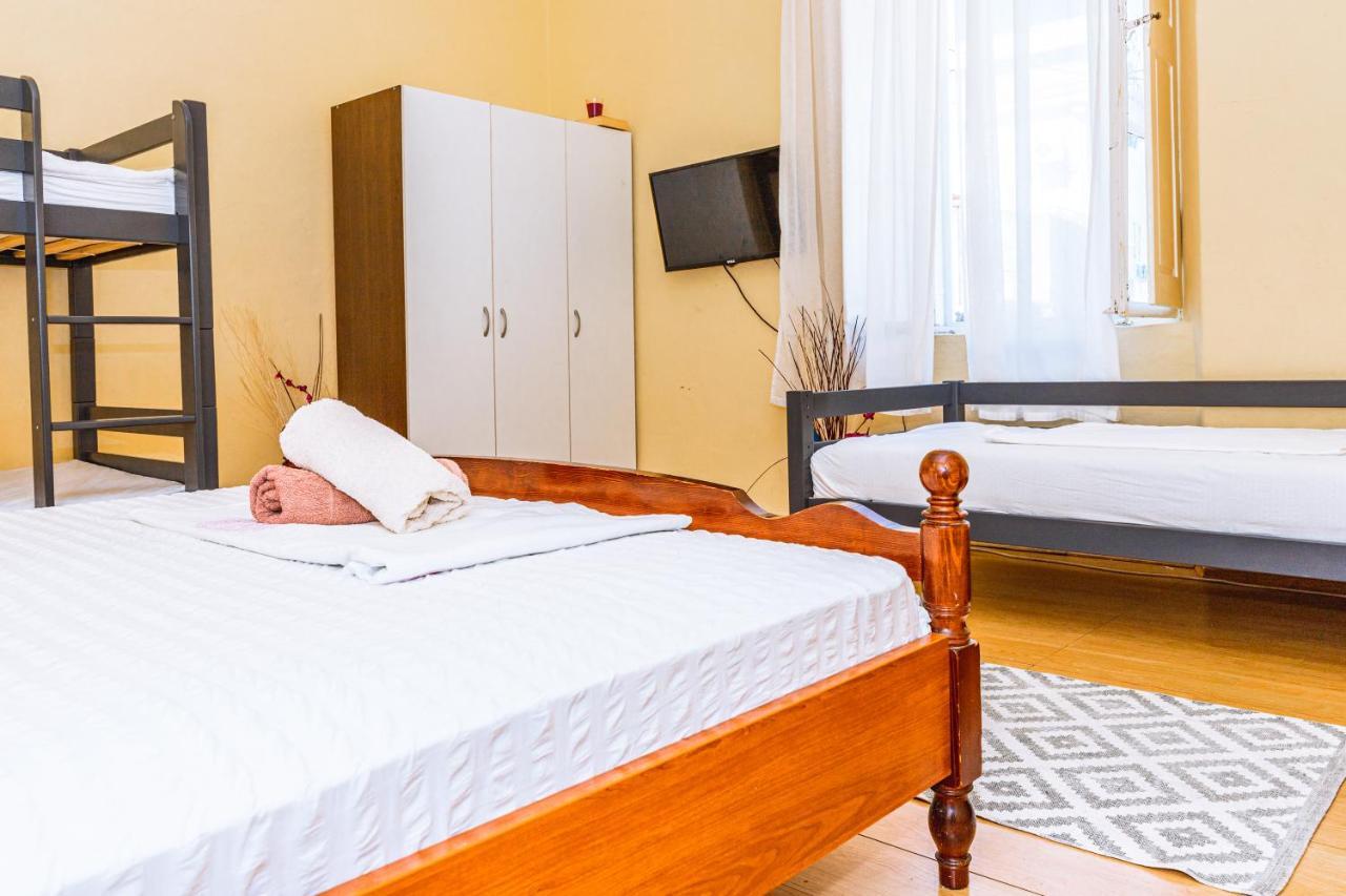 Guesthouse Isabel La Catolica Dubrovnik Bagian luar foto